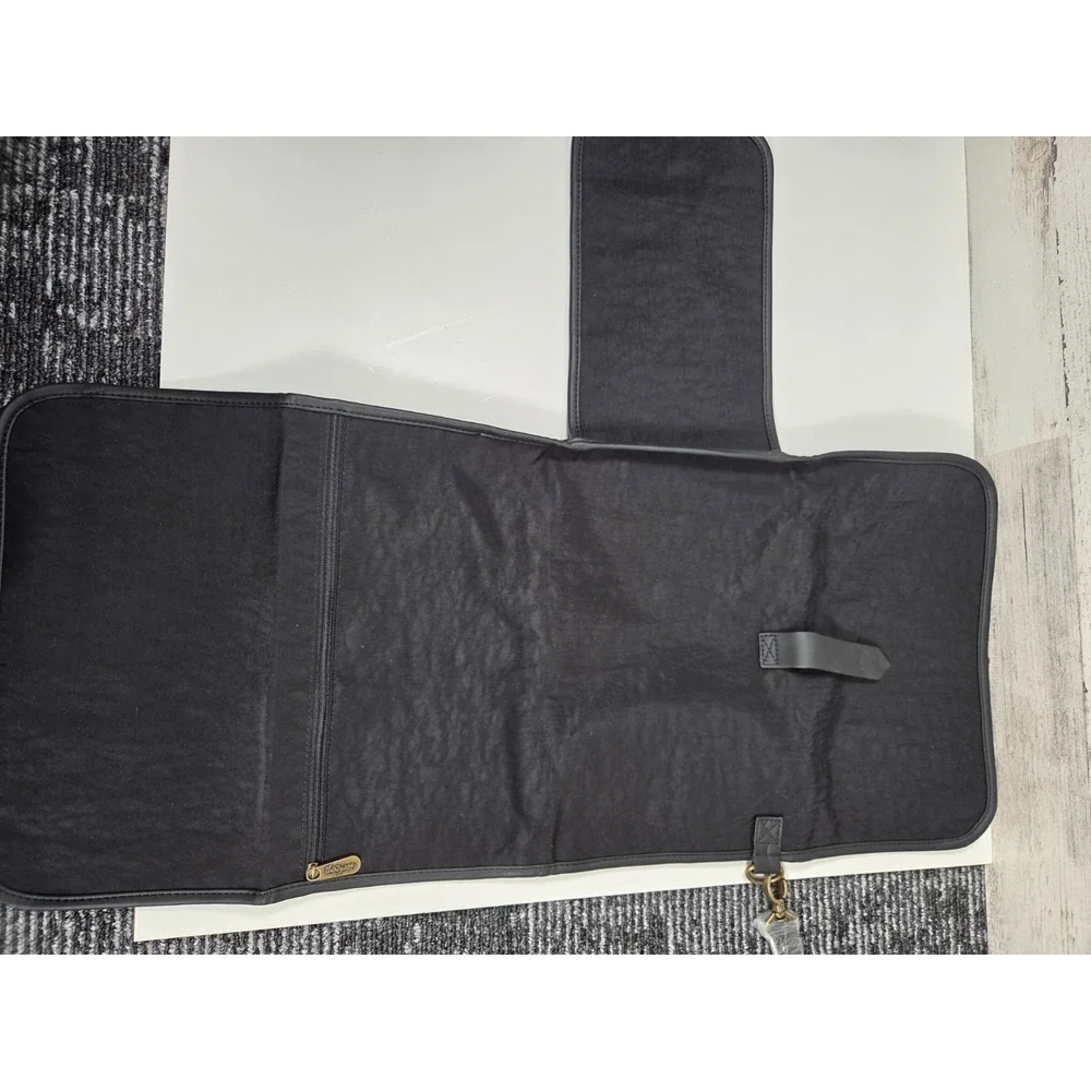 Thirty One ON-THE-GO CHANGING‎ CLUTCH - NWT